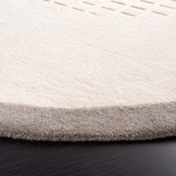 Safavieh Novelty 152 Hand Tufted Geometric Rug IIX Grey / Ivory NOV152F-55S