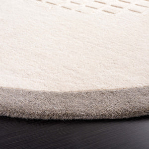 Safavieh Novelty 152 Hand Tufted Geometric Rug Grey / Ivory NOV152F-66S