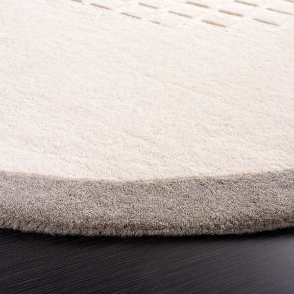 Safavieh Novelty 152 Hand Tufted Geometric Rug Grey / Ivory NOV152F-66S