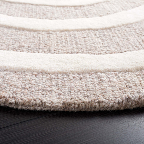 Safavieh Novelty 154 Hand Tufted Geometric Rug IIX Beige / Ivory NOV154B-55S