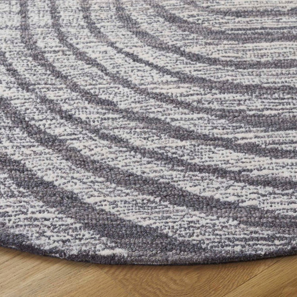 Safavieh Novelty Luxurious Round Area Rug - Durable, Plush, Handcrafted Design For Stylish Home Interiors Charcoal ,Grey 80% Wool,20% Cotton Nov201h-6r
