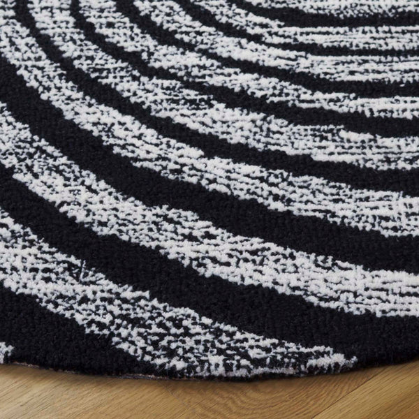 Safavieh Novelty Round Area Rug - Luxurious Wool-cotton Blend With Timeless Elegance And Minimalist Design Black ,Ivory 80% Wool,20% Cotton Nov201z-4r