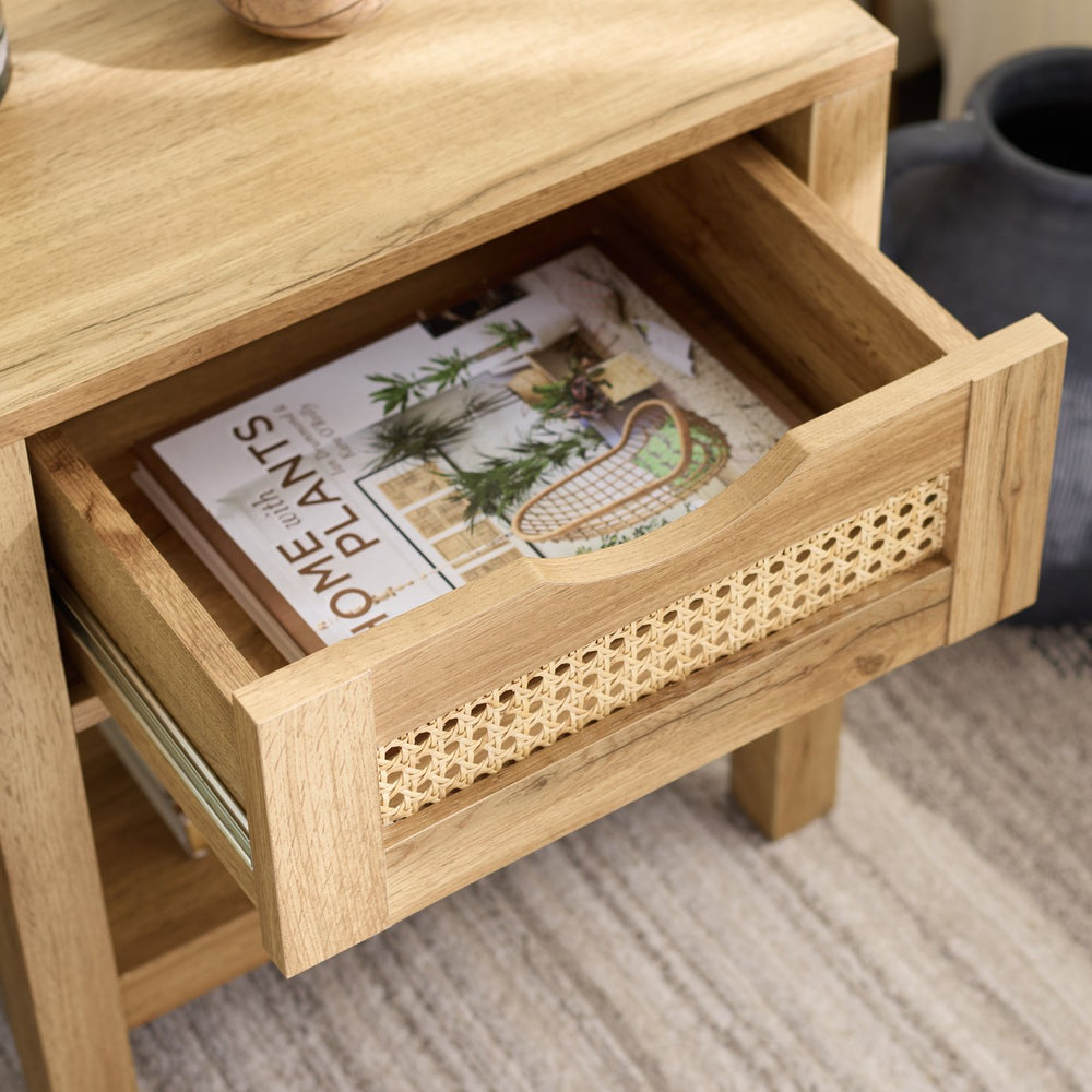 Safavieh Seeley 1 Drawer Nightstand In Oak - Rustic Charm Meets Modern Design For Your Bedroom Storage Needs! Oak Pb ,Mdf ,Natural Rattan Nst3106a