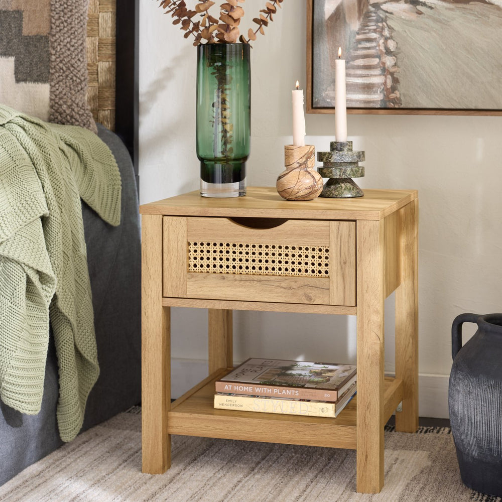 Safavieh Seeley 1 Drawer Nightstand In Oak - Rustic Charm Meets Modern Design For Your Bedroom Storage Needs! Oak Pb ,Mdf ,Natural Rattan Nst3106a