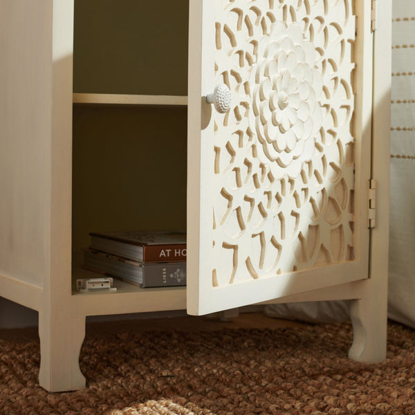 Safavieh Rayetta Vintage-Style Nightstand With Carved Mango Wood, 2 Shelves, And Elegant White Wash Finish NST5304A