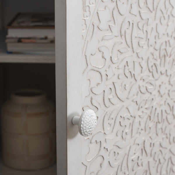 Safavieh Tiriaq Elegant White-Washed Mango Wood Nightstand With Hand-Carved Details And Ample Storage Space NST5310B
