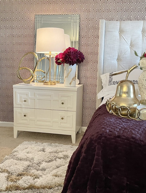 Safavieh Luiza 2-Drawer Nightstand - Chic Chinoiserie Design, Glossy White Finish & Glam Gold Hardware NST6602A