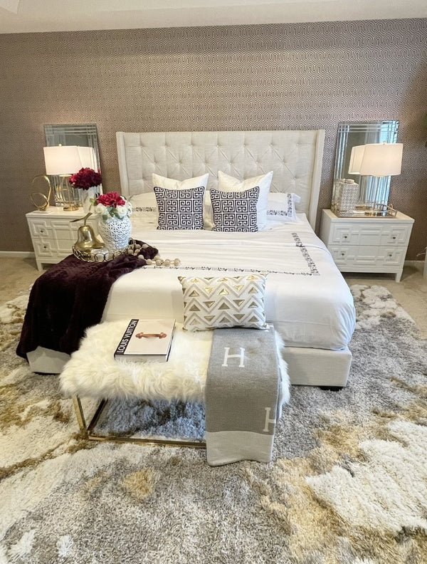 Safavieh Luiza 2-Drawer Nightstand - Chic Chinoiserie Design, Glossy White Finish & Glam Gold Hardware NST6602A