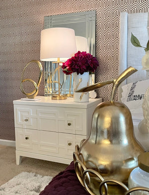 Safavieh Luiza 2-Drawer Nightstand - Chic Chinoiserie Design, Glossy White Finish & Glam Gold Hardware NST6602A