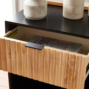 Safavieh Grayden Modern 1-Drawer Nightstand With Artisan Carved Design, Open Shelf & Durable Mixed Wood Construction Black Body / Natural Front Drawer NST9203B