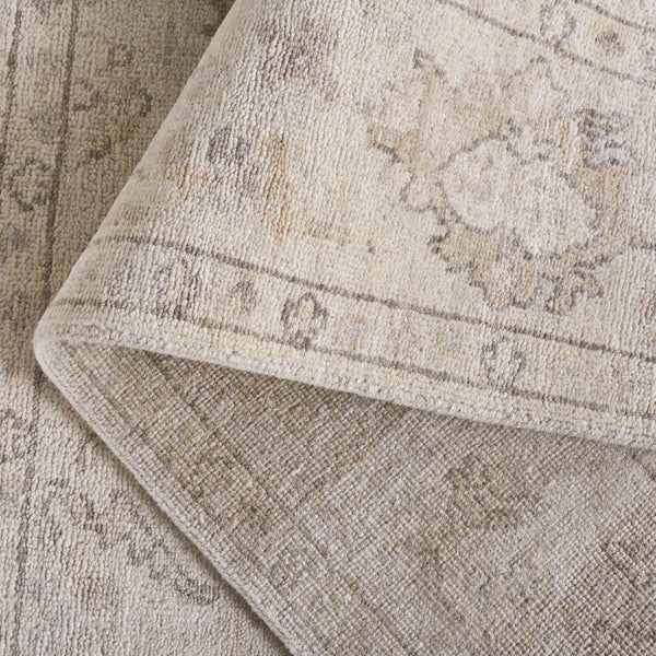 Safavieh Oushak Area Rug – Hand-knotted Luxury In Soft Wool & Cotton Blend For Timeless Elegance & Comfort Beige ,Light Grey 80% Wool,20% Cotton Osh654b-6