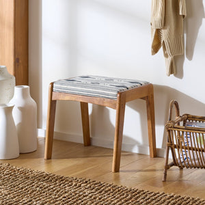 Safavieh Ute Ottoman - Stylish Navy-White Cotton Upholstered Footstool With Durable Mango Wood Frame Design OTT3700A