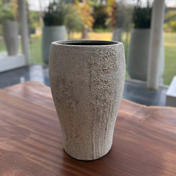 Lh Imports Uxmal Large Pot - Elegant Antique Design To Elevate Your Home Decor And Enhance Any Space White Oyster Concrete Pat036l-aw