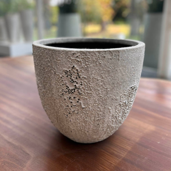 Lh Imports Uxmal Large Pot - Elegant Antique Design To Elevate Your Home Decor And Enhance Any Space White Oyster Concrete Pat036s-aw