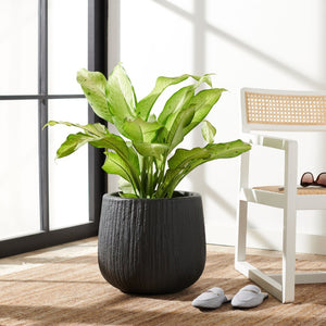 Safavieh FRANCIA Planter - Durable Concrete Vessel with Bark-Like Texture for Timeless Outdoor Elegance Black PAT1523A
