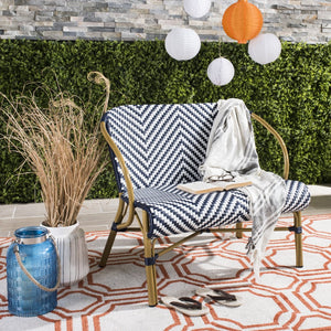 Safavieh DANDRA Elegant Herringbone Rattan Settee – Stylish Outdoor Seating for Patios and Sunrooms Navy / White PAT4016A