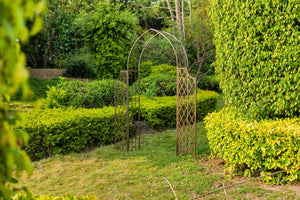 Safavieh JAIDA Arbor - Timeless Iron Garden Structure for Climbing Plants and Elegant Outdoor Entryways Rustic Brown PAT5011B