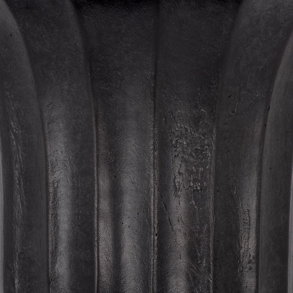 Safavieh Durham Planter Pot - Elegant Outdoor Decor, Weather-resistant Magnesium Oxide For Timeless Style Black Magnesium Oxide Pat5045e