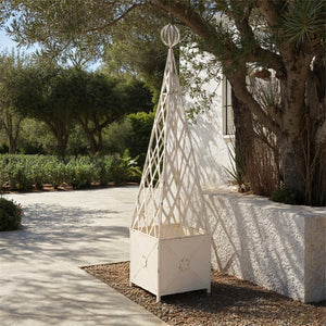 Safavieh CALEDONIA Trellis Planter - Elegant Vertical Support for Climbing Plants, Durable Iron Design for Outdoors Antique White PAT5048A