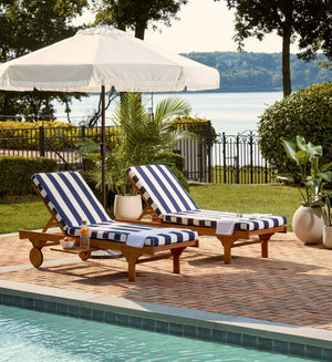 Safavieh NEWPORT Lounge Chair – Elegant Outdoor Seating with Classic Design, Comfortable Cushion & Table Natural / Navy Striped PAT7022F