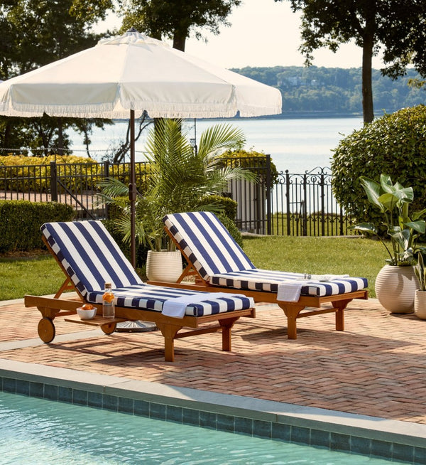 Safavieh NEWPORT Lounge Chair – Elegant Outdoor Seating with Classic Design, Comfortable Cushion & Table Natural / Navy Striped PAT7022F