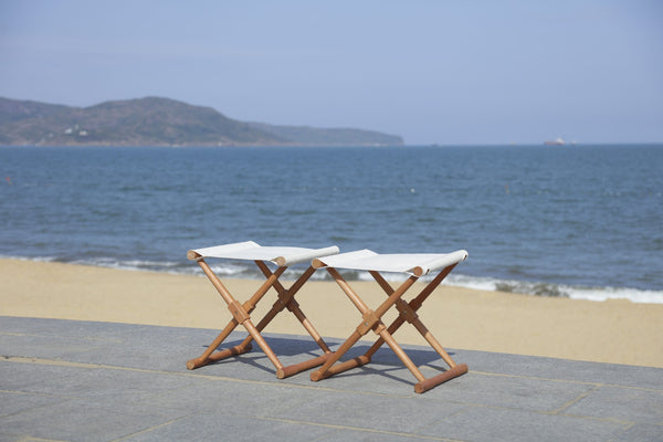 Safavieh BREANNE Outdoor Stool with Stylish Navy Upholstery - Perfect for Patios, Decks, and Lounging Areas Natural / Beige PAT7053A-SET2