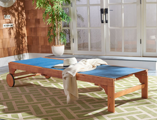 Safavieh RALDEN Outdoor Sun Lounger - Stylish Eucalyptus Frame with Chic Fabric for Ultimate Relaxation & Comfort Natural / Navy PAT7070B