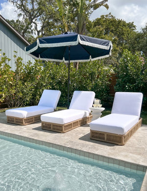 Safavieh GILLIAN Coastal Daybed with Woven Rope Accents for Relaxing Outdoor Lounging by the Pool or Patio Tan / White PAT7527A