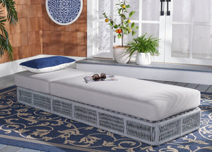 Safavieh GILLIAN Coastal Daybed with Woven Rope Accents for Relaxing Outdoor Lounging by the Pool or Patio Grey / Grey PAT7527C