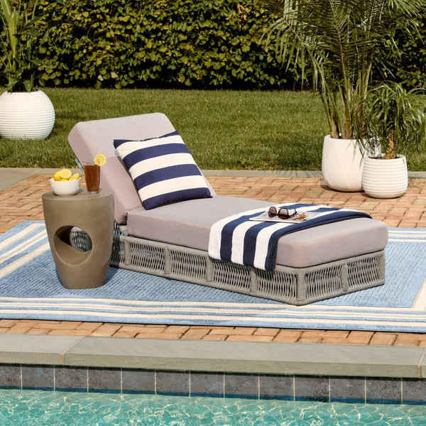 Safavieh GILLIAN Coastal Daybed with Woven Rope Accents for Relaxing Outdoor Lounging by the Pool or Patio Grey / Grey PAT7527C