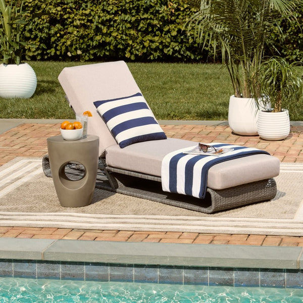 Safavieh VALE Lounger – Modern Outdoor Chaise with Weather-Resistant Wicker and Plush Foam Cushions for Relaxation Grey / Light Grey PAT7537B