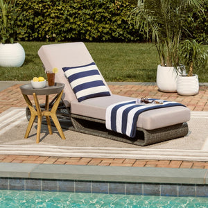Safavieh VALE Lounger – Modern Outdoor Chaise with Weather-Resistant Wicker and Plush Foam Cushions for Relaxation Grey Brown / Light Grey PAT7537C