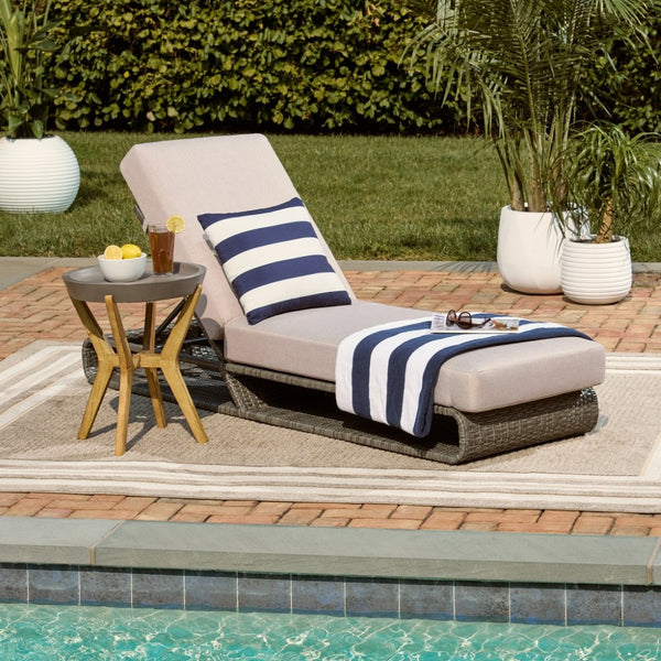 Safavieh VALE Lounger – Modern Outdoor Chaise with Weather-Resistant Wicker and Plush Foam Cushions for Relaxation Grey Brown / Light Grey PAT7537C