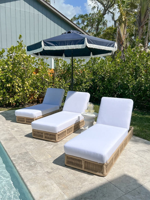 Safavieh MILAN 9FT Crank Umbrella – Stylish Outdoor Shade Solution for Elegant Patios and Lounging Spaces Navy / White PAT8008A