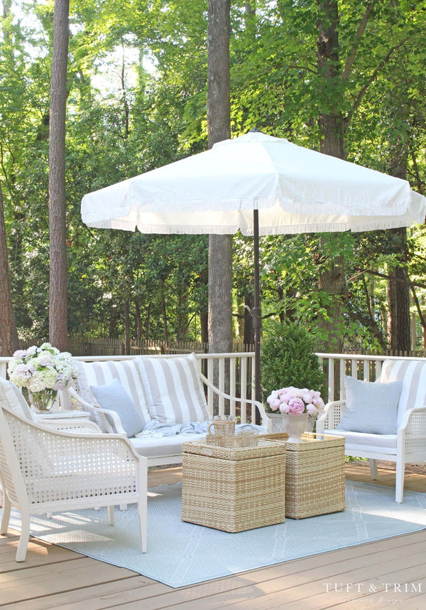 Safavieh MILAN 9FT Crank Umbrella – Stylish Outdoor Shade Solution for Elegant Patios and Lounging Spaces Ivory / White PAT8008C