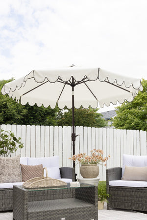 Safavieh VENICE 9FT Crank Umbrella - Elegant Coastal Charm for Outdoor Living and Shady Retreats Ivory / Black PAT8010E