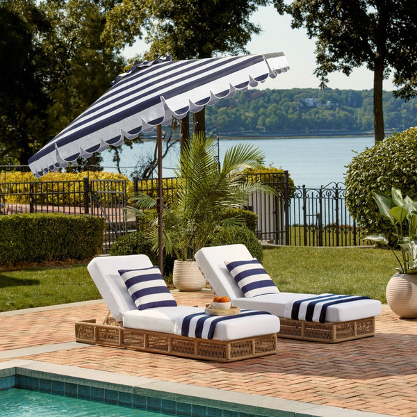 Safavieh VIENNA 9FT Crank Umbrella – Elegant Coastal Shade with Scalloped Edge for Stylish Outdoor Spaces Navy / White PAT8011C