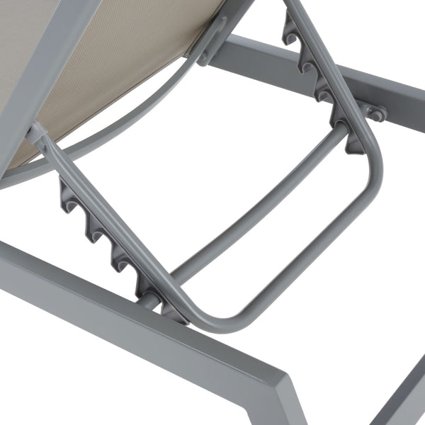 Safavieh FIONNE Sunlounger - Modern Minimalist Outdoor Lounger with Durable Design for Ultimate Relaxation Silver / Grey PAT9038B