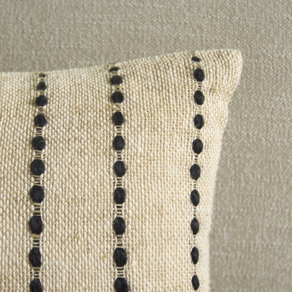 Safavieh Joi, Joi Cotton Lumbar Pillow Woven Graphic Natural Black Accent for Sofas and Chairs PLS5009A-1220
