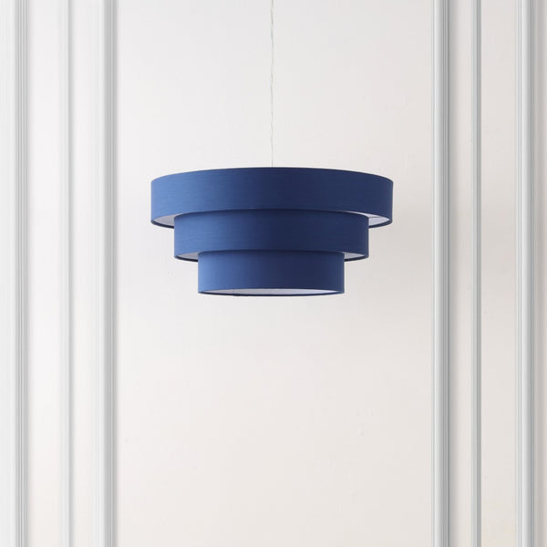 Safavieh CLELIA, 20 INCH EXTENDABLE PENDANT LIGHT - ELEGANT FABRIC SHADE & IRON FRAME FOR MODERN SPACES Navy / White PND4212B