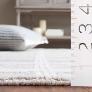 Safavieh Pine Elegant Hand-tufted Area Rug In Soothing Tones For Cozy Comfort And Timeless Style Grey ,Ivory Wool & Cotton Pne103f-6r