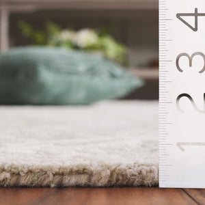 Safavieh Pine Hand-tufted Wool Runner Rug - Elegant Floral Design For Hallways And Home Décor Luxury Light Green ,Ivory Wool Pile Pne401w-5