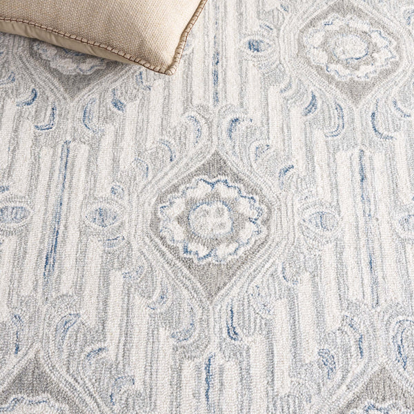 Safavieh Pine Elegant Floral Runner Rug – Luxurious Hand-tufted Design For Timeless Home Décor Appeal Light Grey ,Blue 85% Wool,15% Cotton Pne405f-5