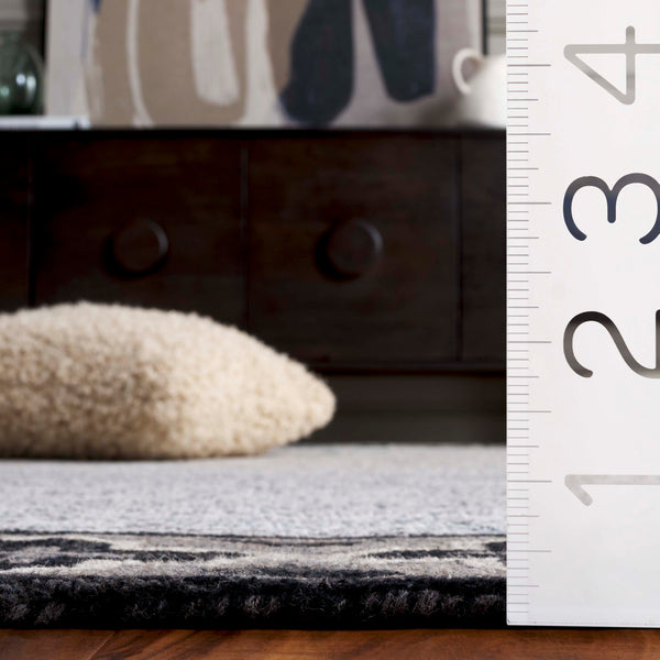 Safavieh Pine Hand-tufted Runner Rug - Luxurious Wool Design To Elevate Your Modern Home Decor Today! Charcoal ,Ivory Wool Pile Pne501h-5