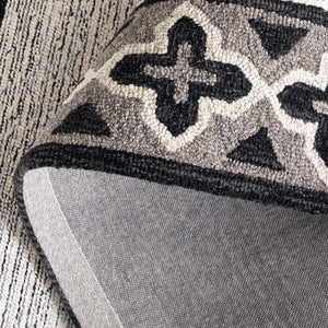 Safavieh Pine Hand-tufted Runner Rug - Luxurious Wool Design To Elevate Your Modern Home Decor Today! Charcoal ,Ivory Wool Pile Pne501h-5