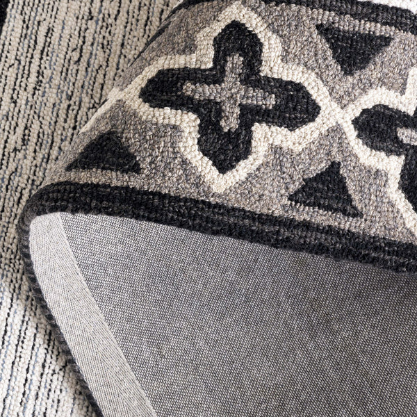 Safavieh Pine Hand-tufted Runner Rug - Luxurious Wool Design To Elevate Your Modern Home Decor Today! Charcoal ,Ivory Wool Pile Pne501h-5