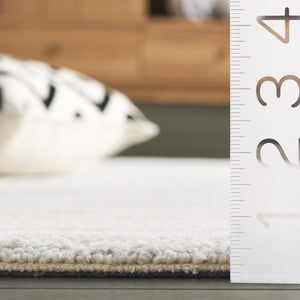 Safavieh Pine Handtufted Wool & Cotton Area Rug - Elegant Geometric Design For Timeless Home Sophistication Light Grey ,Ivory Wool & Cotton Pne601f-4