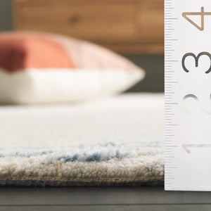 Safavieh Pine Handcrafted Wool And Cotton Runner Rug – Elegant Design For Modern Hallways And Living Spaces Light Grey ,Ivory Wool & Cotton Pne602f-5