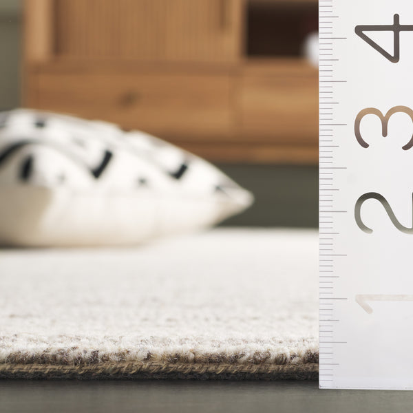 Safavieh Pine Modern Runner Rug - Hand-tufted Luxury In Soft Wool Blend For Elegant Home Décor Appeal Beige ,Ivory 80% Wool,10% Cotton,10% Latex Pne802b-5