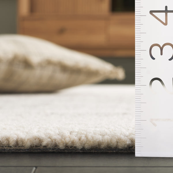 Safavieh Pine806a Elegant Runner Area Rug - Hand-tufted Wool Blend For Modern Home Decor & Comfort Natural ,Ivory 80% Wool,10% Cotton,10% Latex Pne806a-5